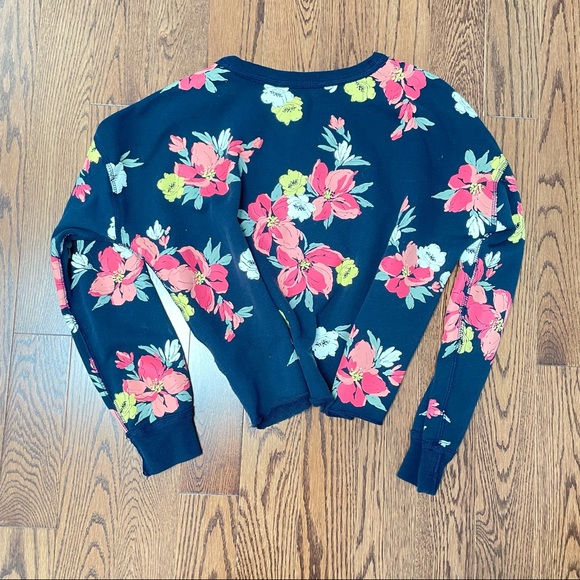 Sweat shirt cropped with full sleeves and cuffs. - Picture 5 of 6